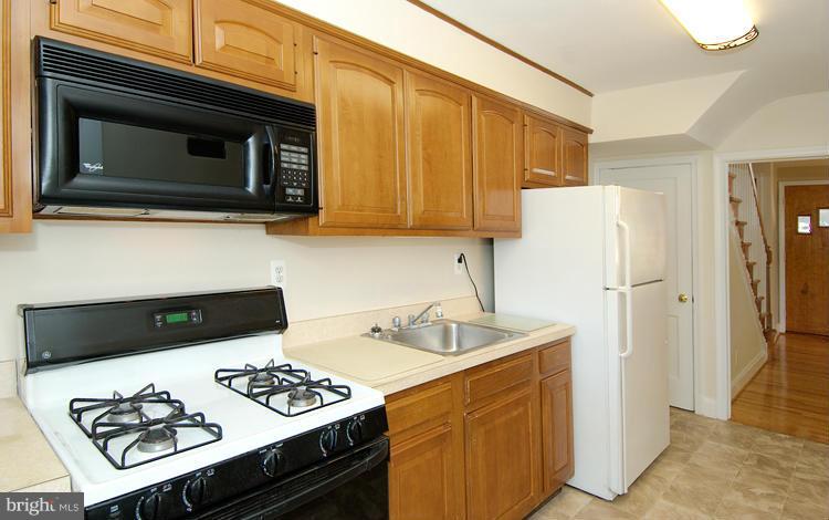 3700 Ridgecroft Road Baltimore, MD 21206 - Photo 22 of 27 Kitchen