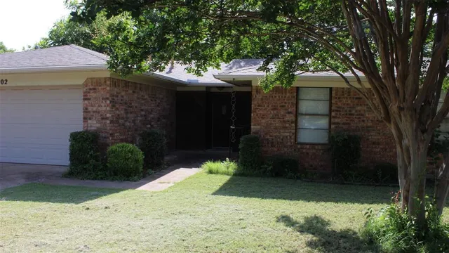 a view of a back yard of the house
