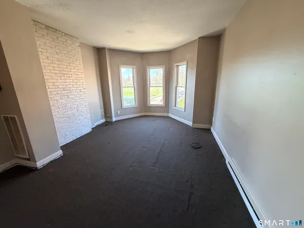 $1,700 | 51 Seyms Street, Unit 2, Hartford, CT 06120
