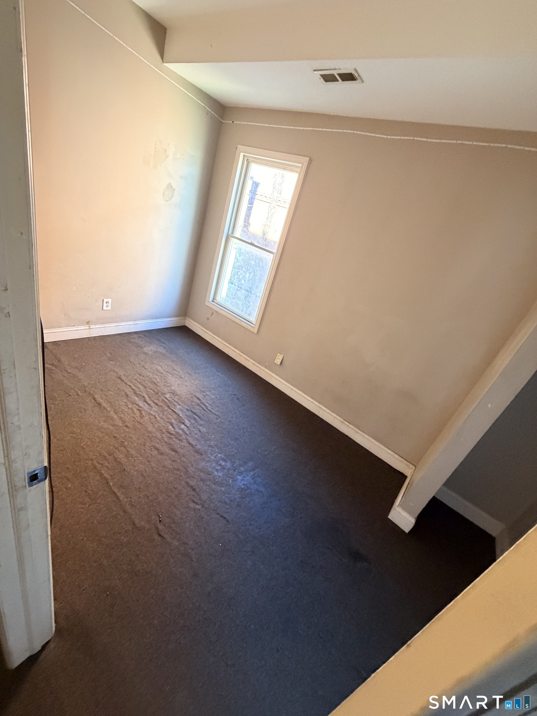 51 Seyms Street, Unit 2 Hartford, CT 06120 - Photo 5 of 13 a view of an empty room and window