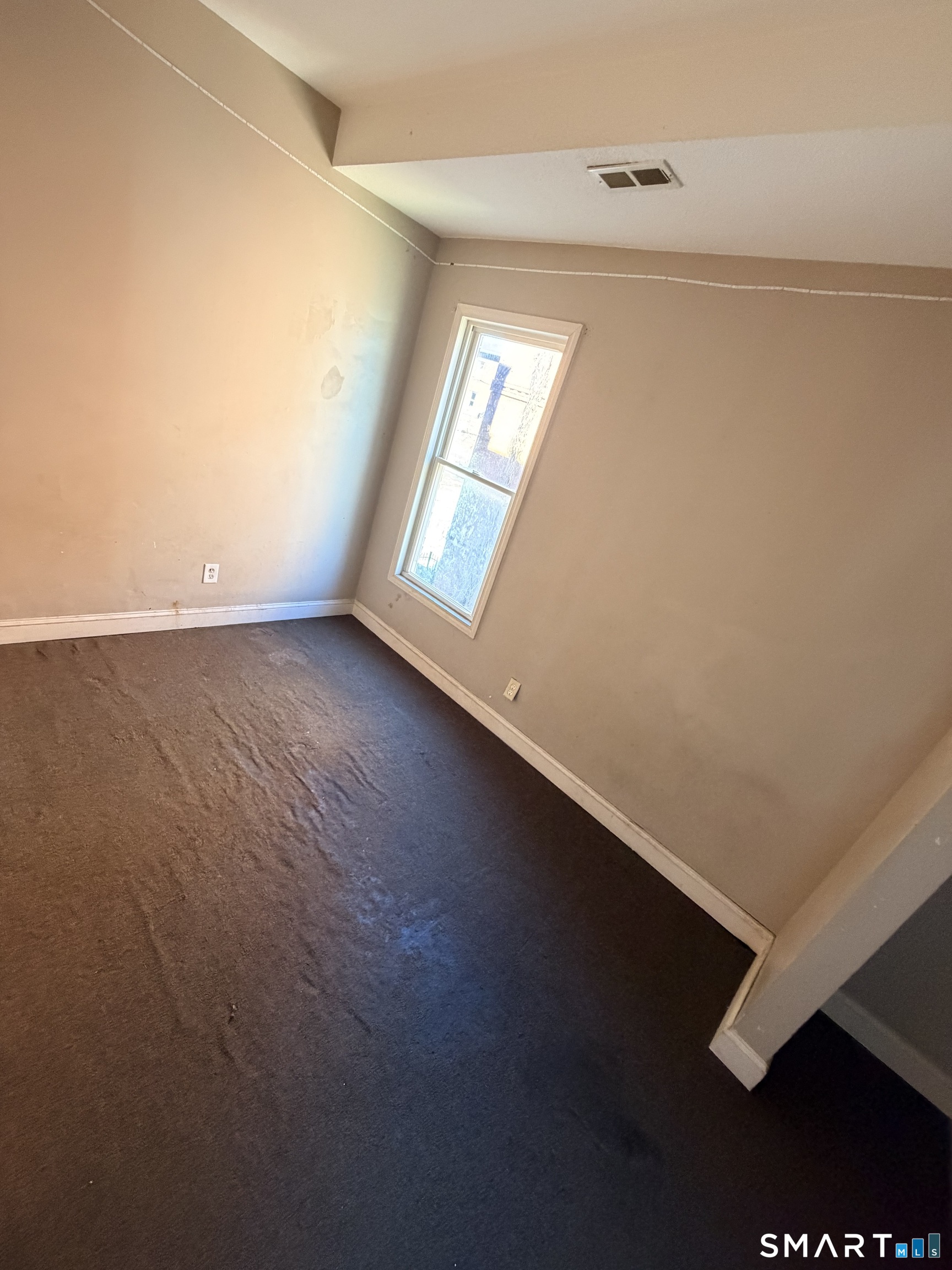 51 Seyms Street, Unit 2 Hartford, CT 06120 - Photo 8 of 13 an empty room with a window