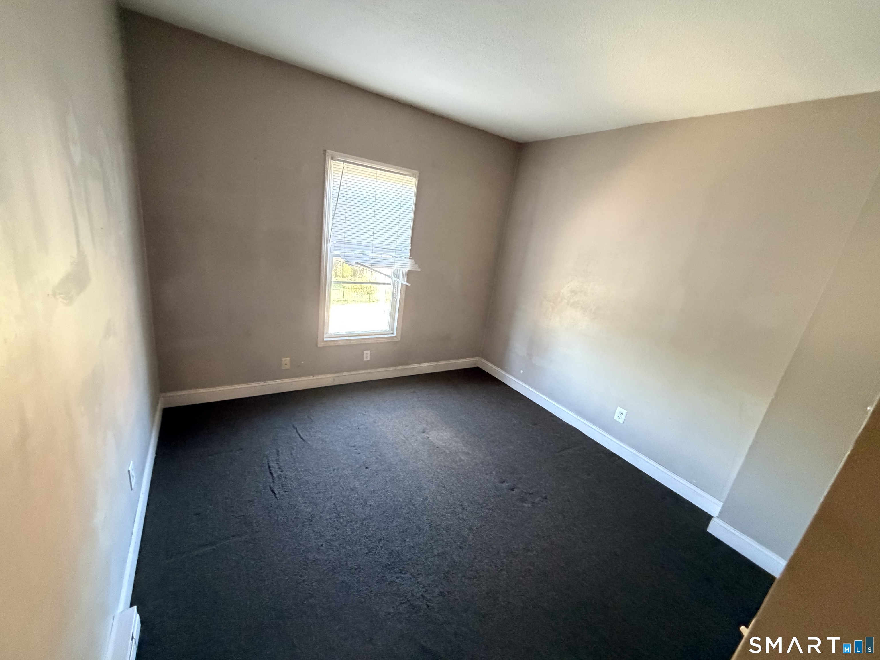 51 Seyms Street, Unit 2 Hartford, CT 06120 - Photo 10 of 13 an empty room with a window