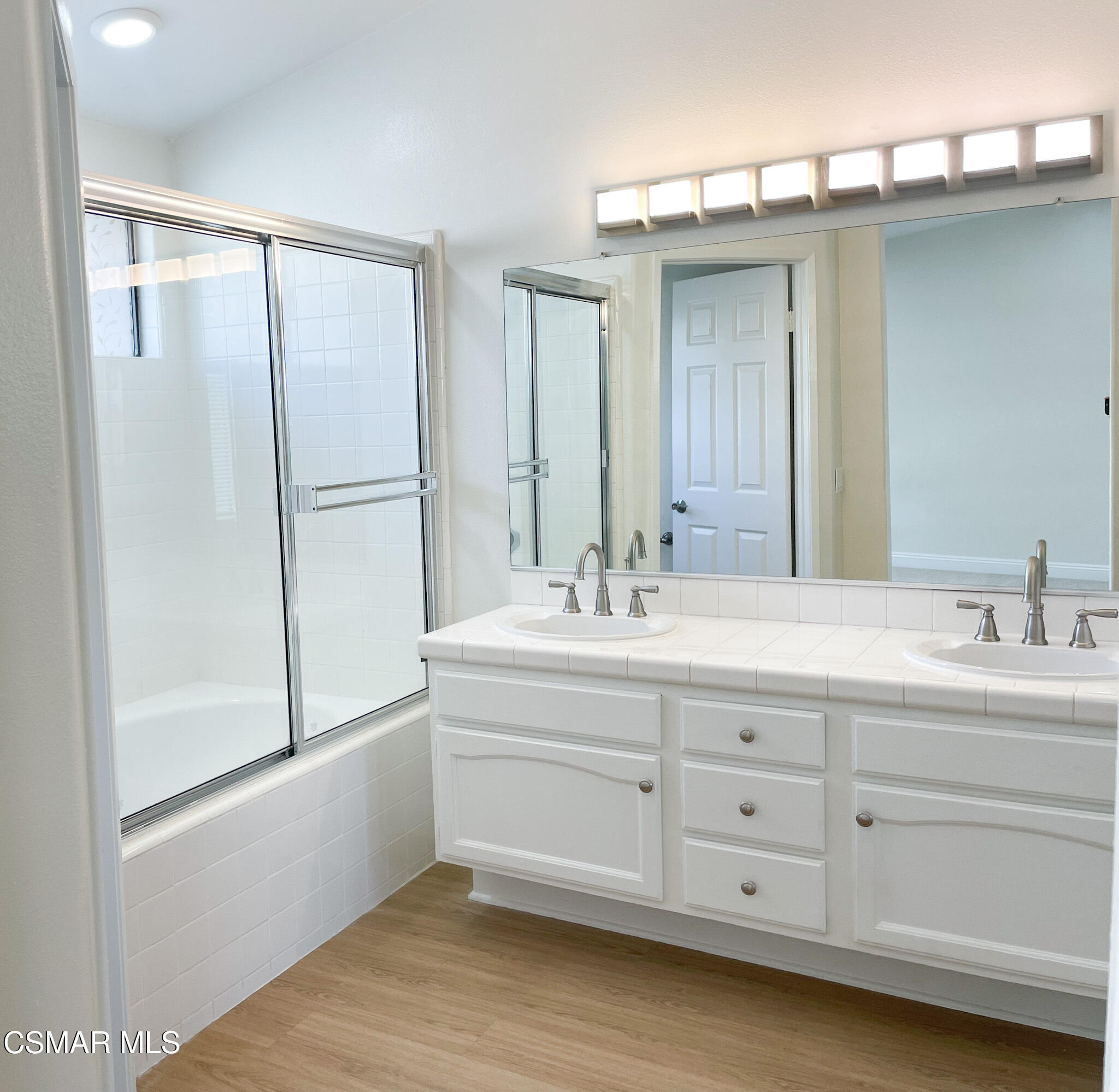 4785 Taranto Way Oak Park, CA 91377 - Photo 9 of 16 Primary Bath
