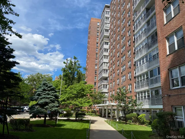 $336,000 | 43-10 Kissena Boulevard, Unit 10E | Flushing