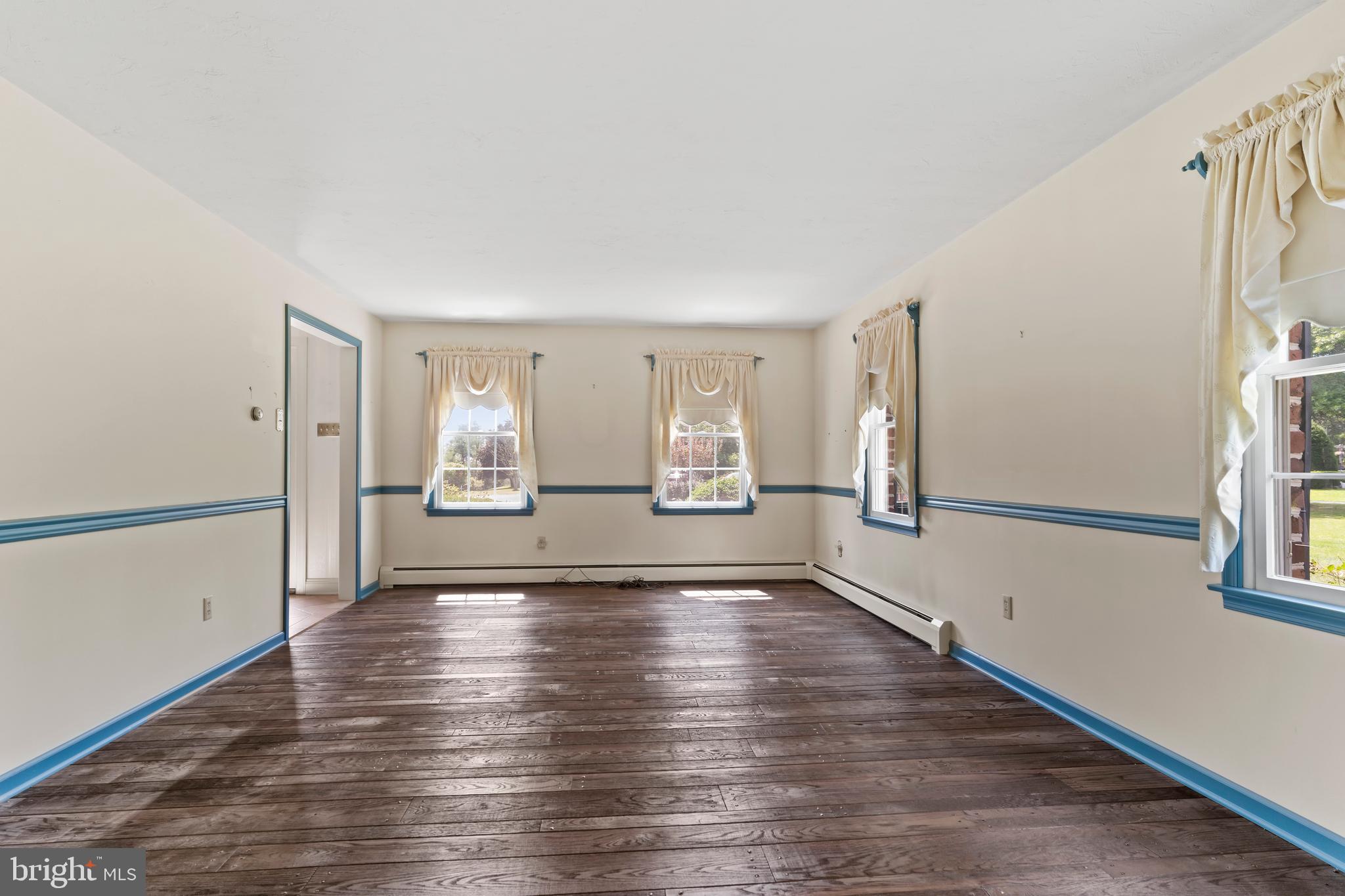 35 Old Dominion Road Wellsville, PA 17365 - Photo 26 of 82 Living Room