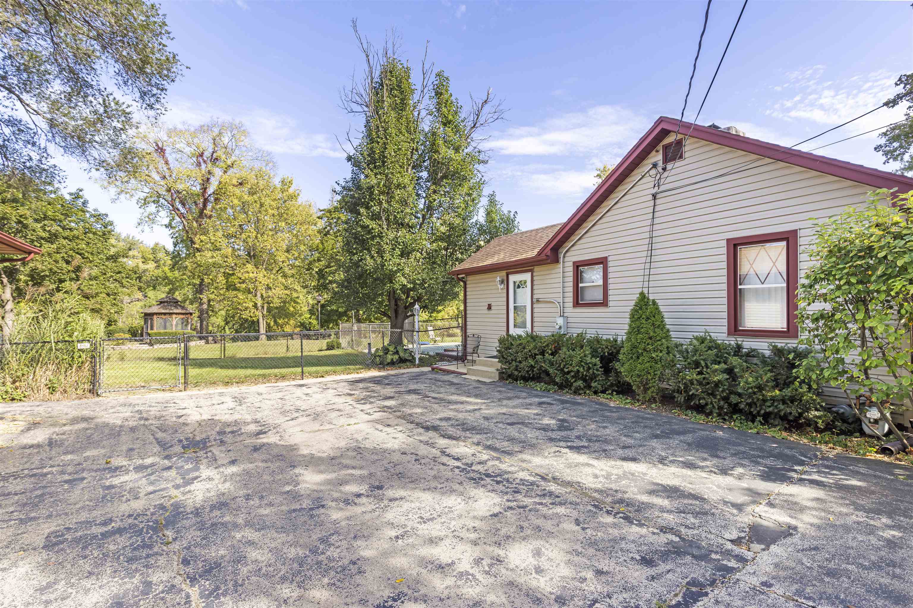 6764 Rydberg Road Rockford, IL 61109 - Photo 3 of 25 Gallery Image 3