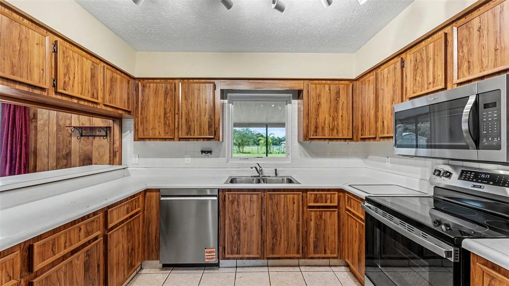 2742 Dad Weldon Road Dover, FL 33527 - Photo 4 of 27 Gallery Image 4