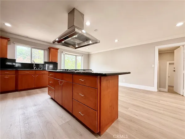 $7,500 | 24204 Calvert Street, Woodland Hills, CA 91367