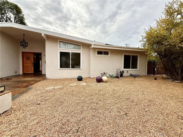 $7,500 | 24204 Calvert Street, Woodland Hills, CA 91367