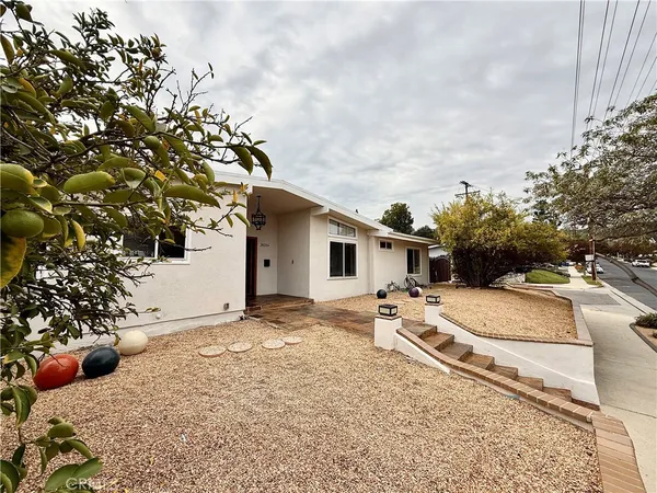 $7,500 | 24204 Calvert Street, Woodland Hills, CA 91367