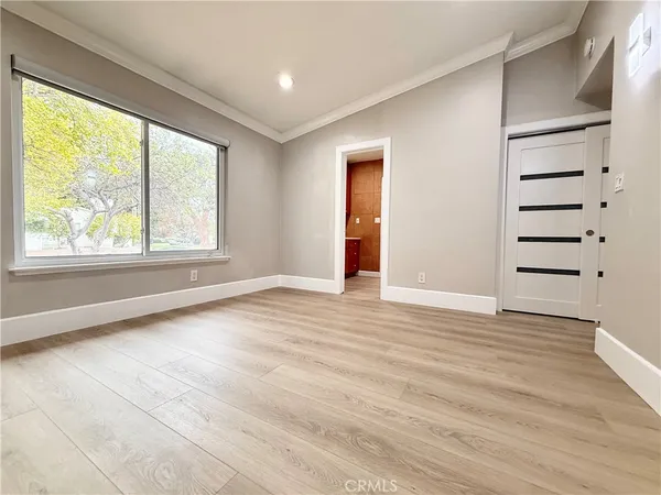 $7,500 | 24204 Calvert Street, Woodland Hills, CA 91367