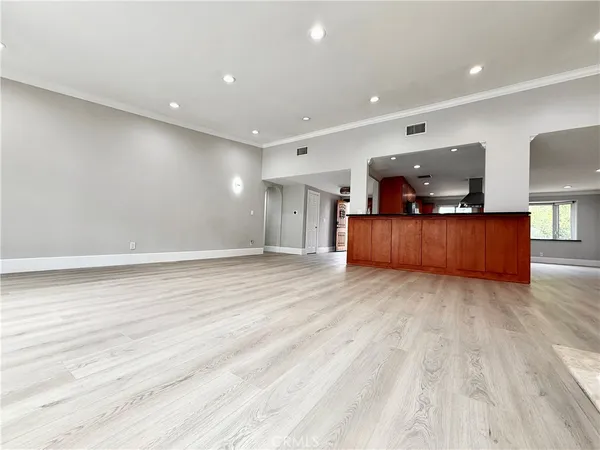 $7,500 | 24204 Calvert Street, Woodland Hills, CA 91367
