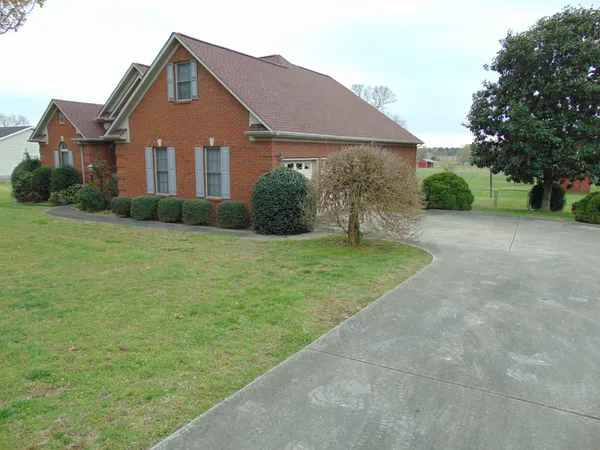 $354,900 | 17 Eastridge Road, Fayetteville, TN 37334