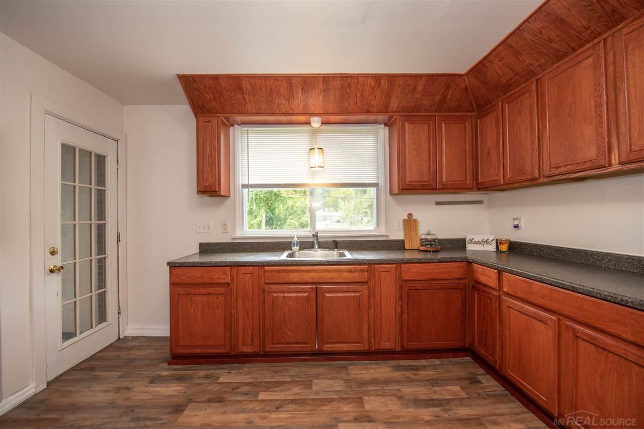 21175 Behrendt Avenue Warren, MI 48091 - Photo 14 of 37