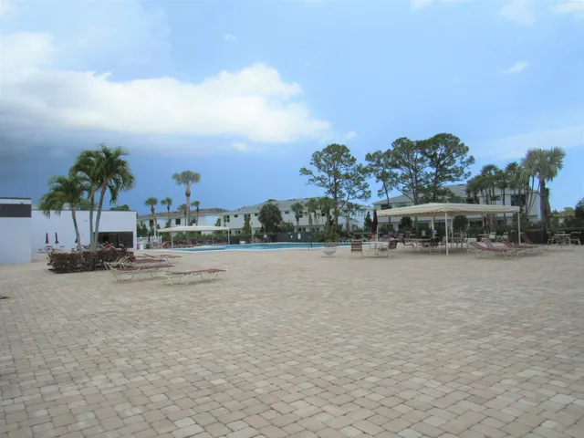 $105,850 | 4640 Lucerne Lakes Boulevard West, Unit 206, Lake Worth, FL 33467