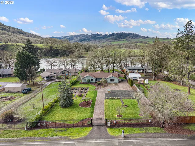 $775,000 | 692 Echo Drive, Roseburg, OR 97470