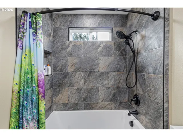 $775,000 | 692 Echo Drive, Roseburg, OR 97470