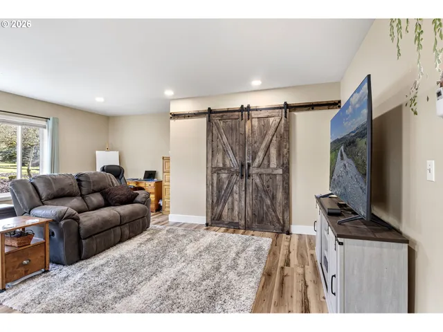 $775,000 | 692 Echo Drive, Roseburg, OR 97470