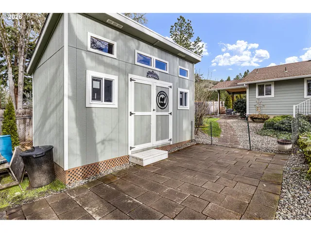 $775,000 | 692 Echo Drive, Roseburg, OR 97470