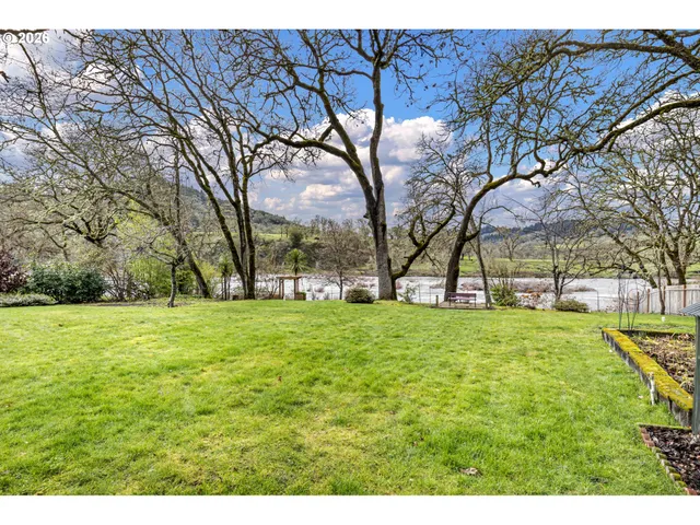 $775,000 | 692 Echo Drive, Roseburg, OR 97470