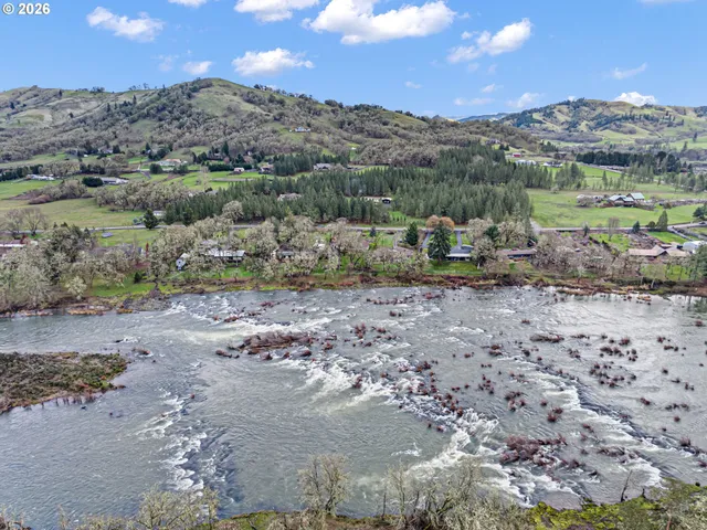 $775,000 | 692 Echo Drive, Roseburg, OR 97470