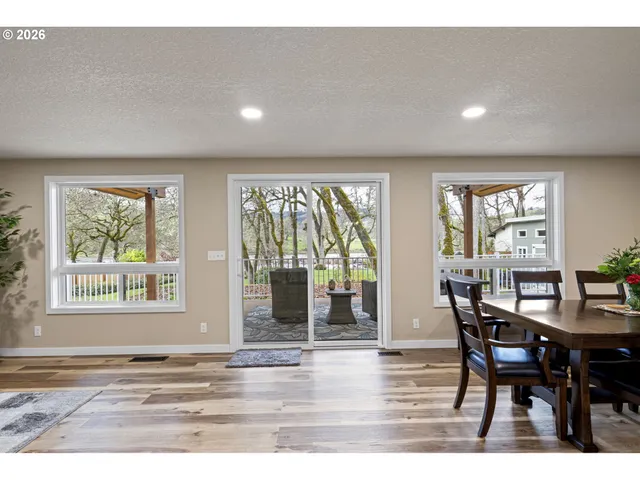 $775,000 | 692 Echo Drive, Roseburg, OR 97470