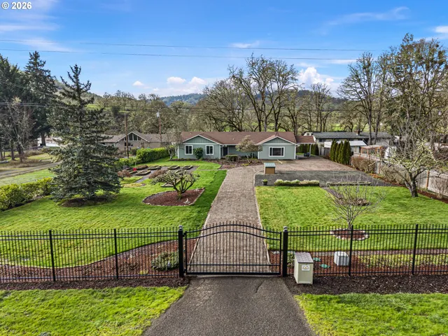 $775,000 | 692 Echo Drive, Roseburg, OR 97470