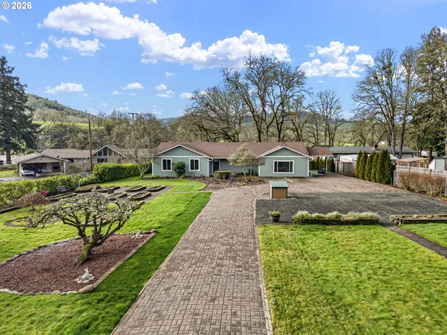 $775,000 | 692 Echo Drive, Roseburg, OR 97470