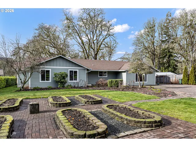 $775,000 | 692 Echo Drive, Roseburg, OR 97470