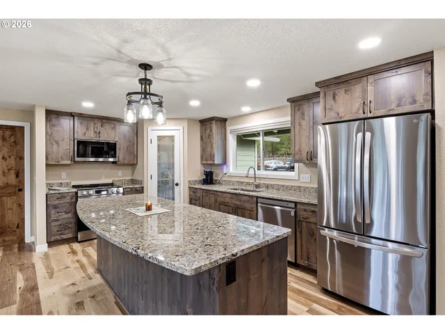 $775,000 | 692 Echo Drive, Roseburg, OR 97470