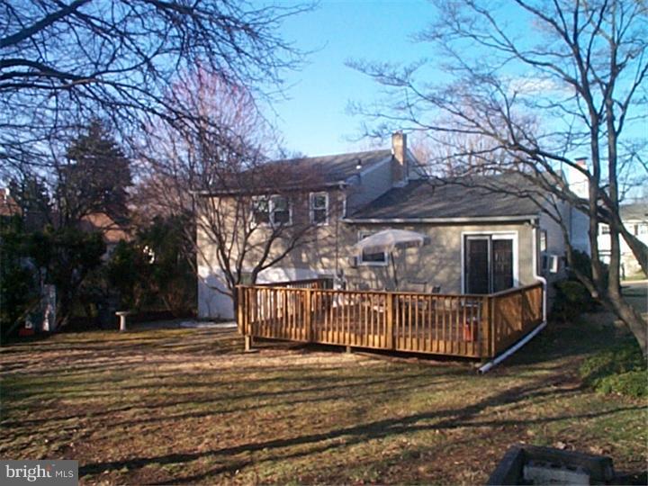 374 Heathcliffe Road Huntingdon Valley, PA 19006 - Photo 2 of 25 Exterior Back