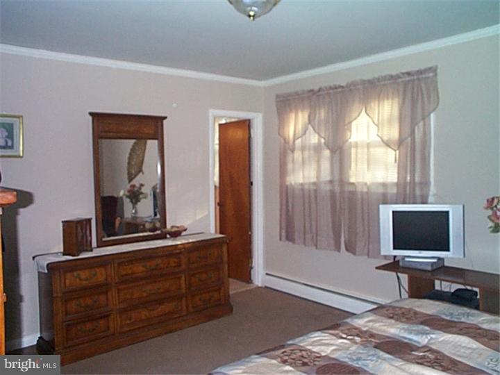374 Heathcliffe Road Huntingdon Valley, PA 19006 - Photo 13 of 25 Master Bedroom