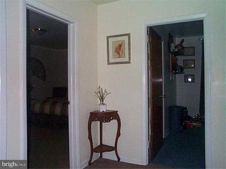 374 Heathcliffe Road Huntingdon Valley, PA 19006 - Photo 20 of 25 Hallway