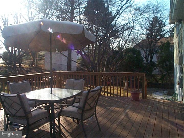 374 Heathcliffe Road Huntingdon Valley, PA 19006 - Photo 3 of 25 Deck