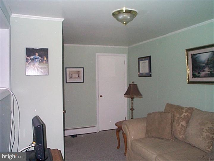 374 Heathcliffe Road Huntingdon Valley, PA 19006 - Photo 21 of 25 Family Room
