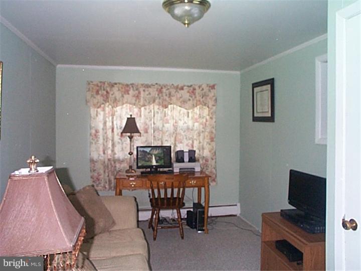 374 Heathcliffe Road Huntingdon Valley, PA 19006 - Photo 22 of 25 Family Room