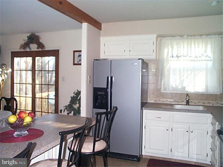 374 Heathcliffe Road Huntingdon Valley, PA 19006 - Photo 9 of 25 Kitchen
