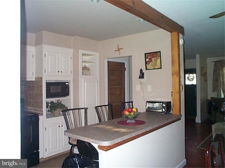 374 Heathcliffe Road Huntingdon Valley, PA 19006 - Photo 10 of 25 Kitchen