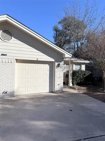 $1,900 | 8621 Talyne Chaise Circle, Unit B, Austin, TX 78729