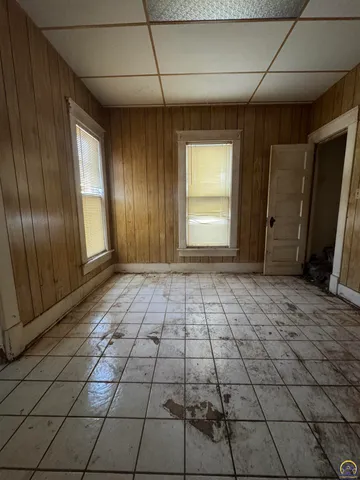 $39,500 | 509 Northeast Scotland Avenue, Topeka, KS 66616