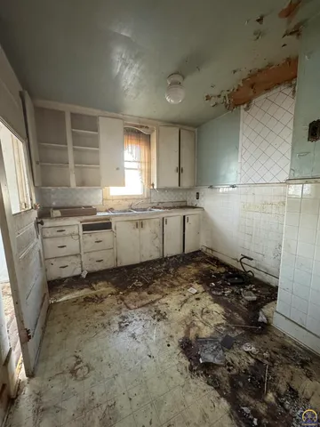 $39,500 | 509 Northeast Scotland Avenue, Topeka, KS 66616