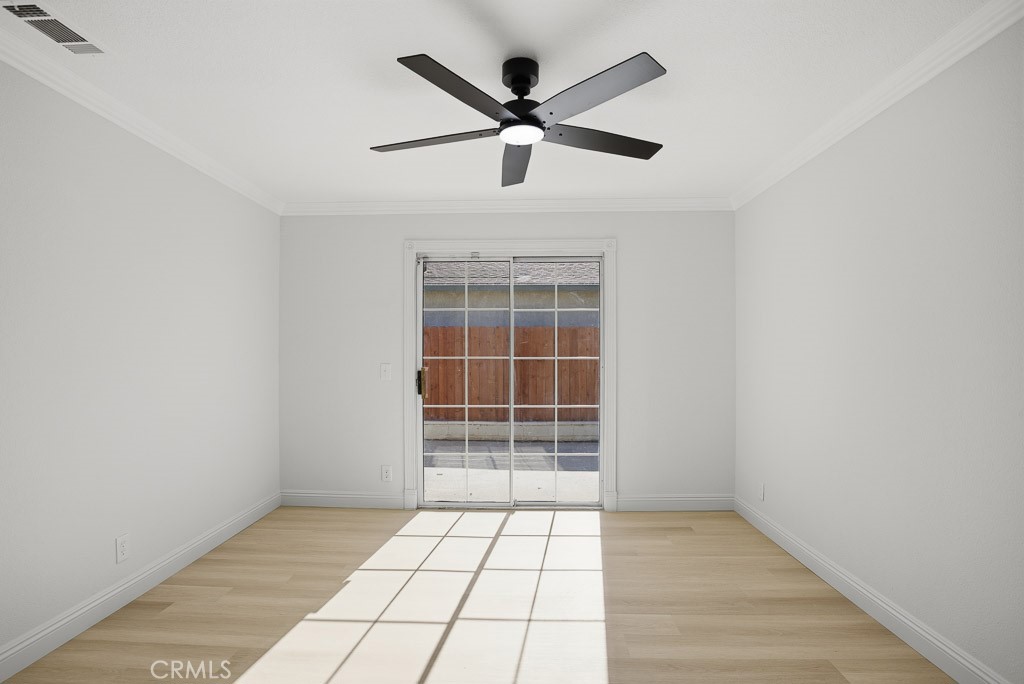 7051 Idyllwild Lane Riverside, CA 92503 - Photo 26 of 40 an empty room with windows and ceiling fan