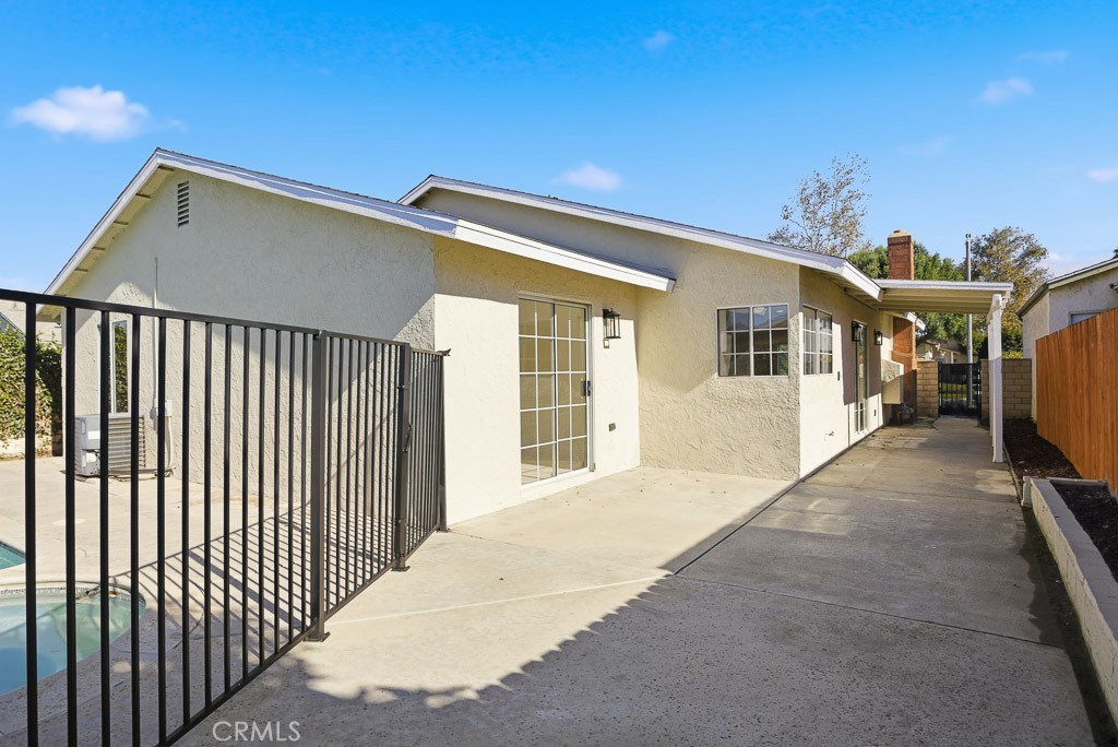7051 Idyllwild Lane Riverside, CA 92503 - Photo 30 of 40 a view of house with large windows