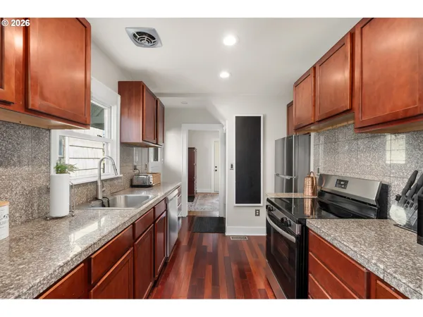 $525,000 | 7024 North Albina Avenue, Portland, OR 97217