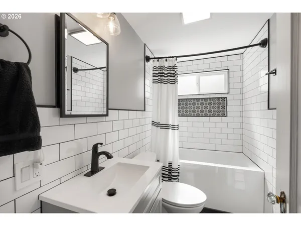 $525,000 | 7024 North Albina Avenue, Portland, OR 97217