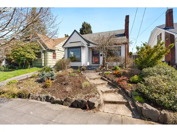 $525,000 | 7024 North Albina Avenue, Portland, OR 97217