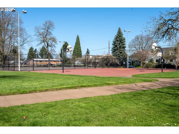 $525,000 | 7024 North Albina Avenue, Portland, OR 97217