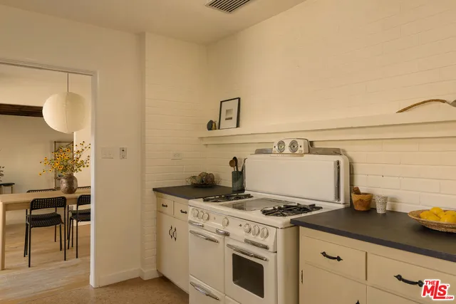 $1,099,000 | 10816 Redmont Avenue, Tujunga, CA 91042