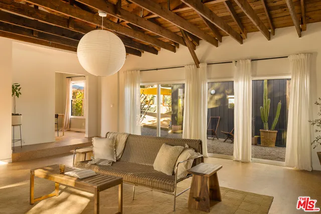 $1,099,000 | 10816 Redmont Avenue, Tujunga, CA 91042