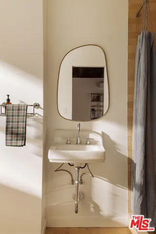 $1,099,000 | 10816 Redmont Avenue, Tujunga, CA 91042